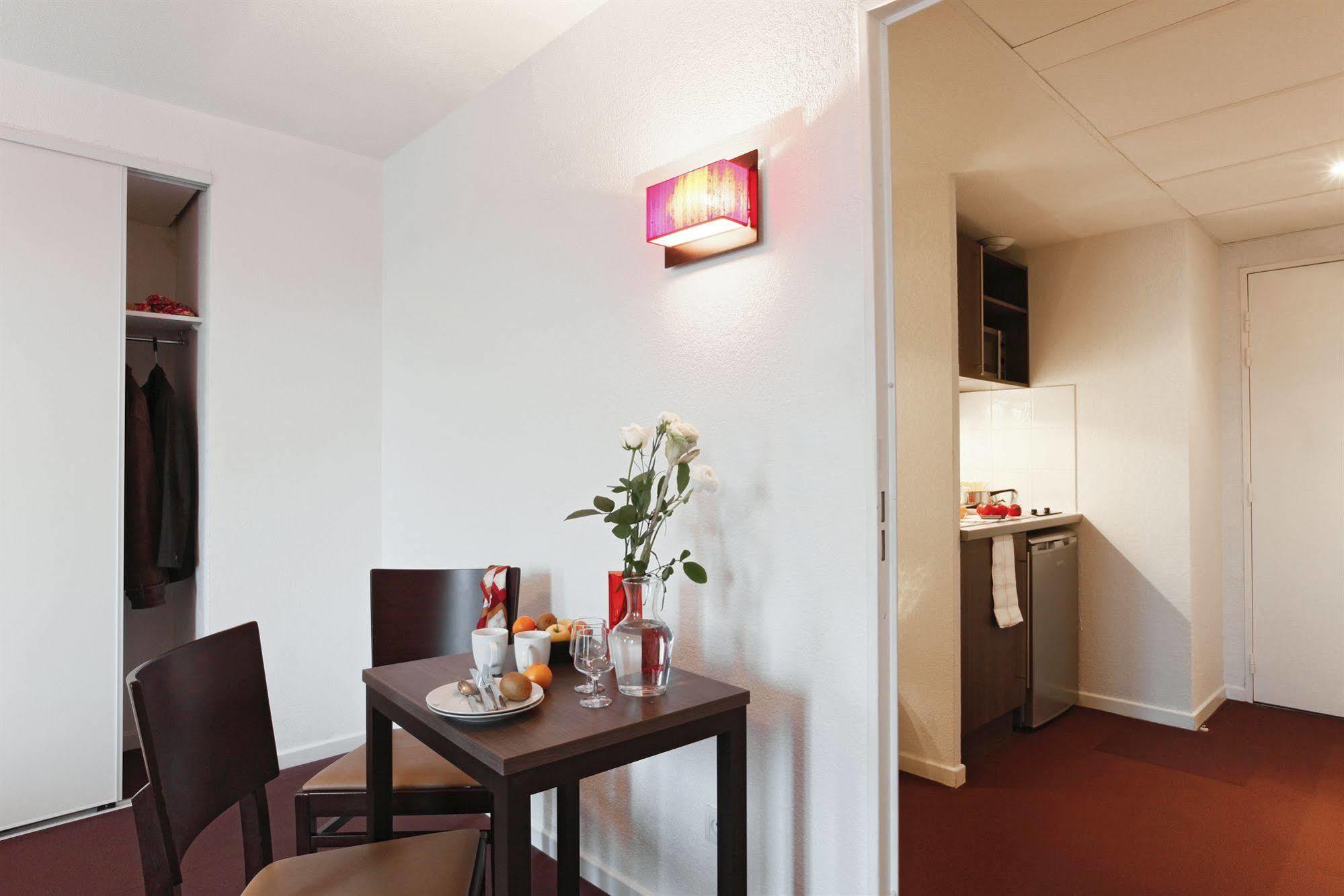 Adagio Access Saint Charles 3*